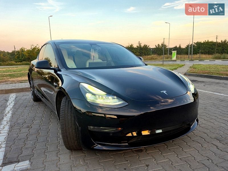 Седан Tesla Model 3 2021 в Днепре