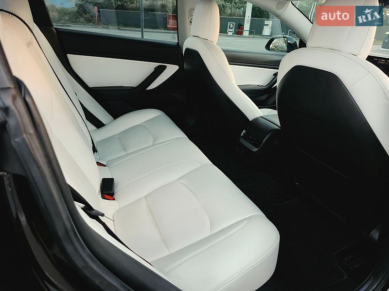 Седан Tesla Model 3 2021 в Днепре