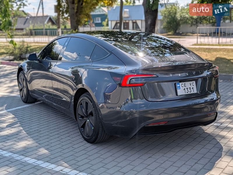 Седан Tesla Model 3 2025 в Коломые