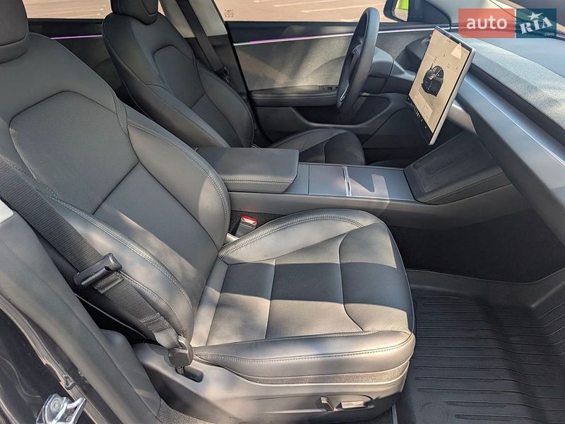 Седан Tesla Model 3 2025 в Коломые