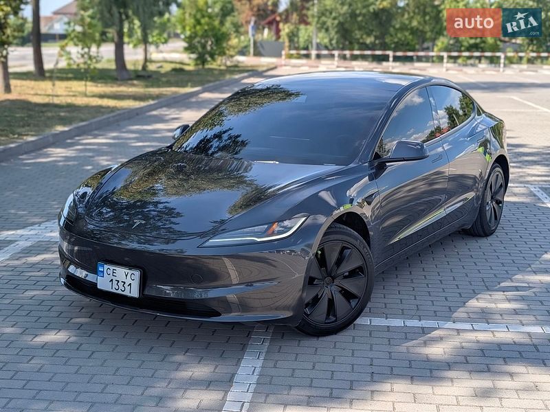Седан Tesla Model 3 2025 в Коломые