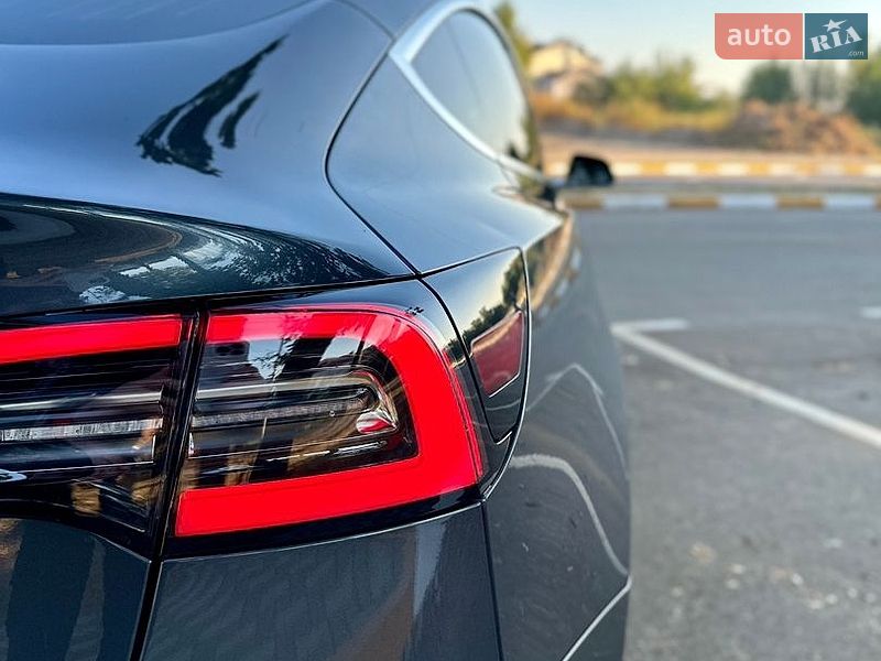 Седан Tesla Model 3 2019 в Києві