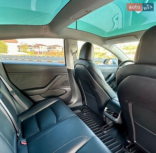 Седан Tesla Model 3 2019 в Києві