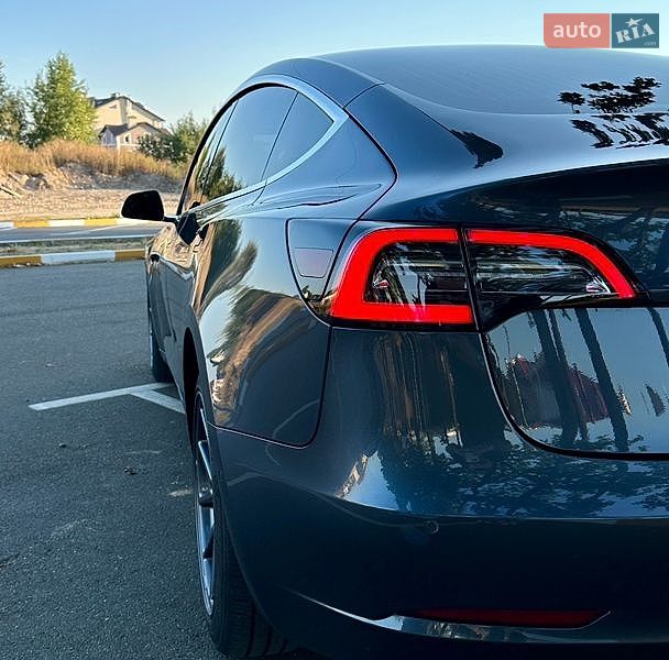 Седан Tesla Model 3 2019 в Києві