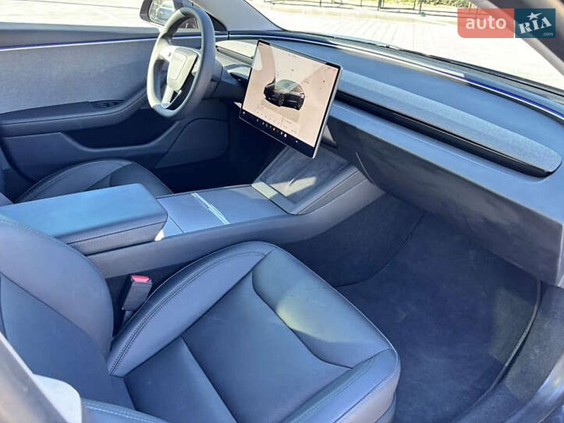 Седан Tesla Model 3 2024 в Киеве