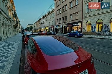 Седан Tesla Model 3 2018 в Житомирі