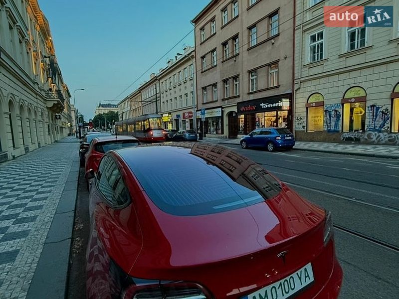 Седан Tesla Model 3 2018 в Житомирі