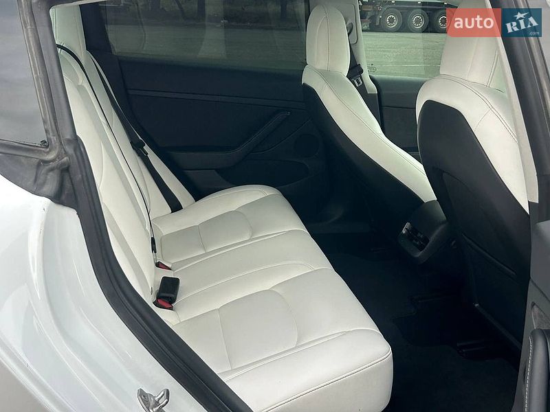 Седан Tesla Model 3 2022 в Одессе
