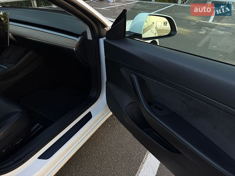 Седан Tesla Model 3 2021 в Києві