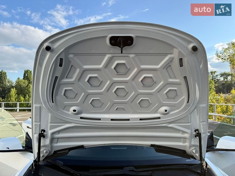 Седан Tesla Model 3 2021 в Києві