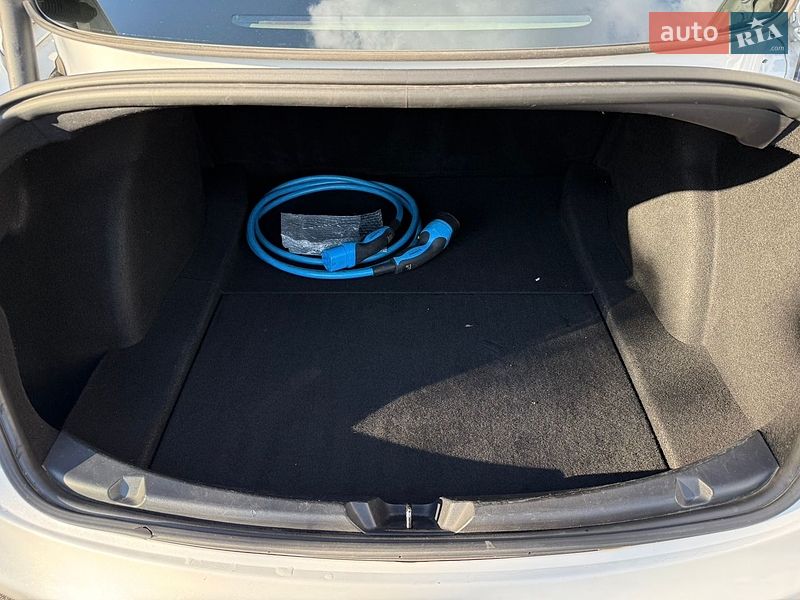 Седан Tesla Model 3 2021 в Києві