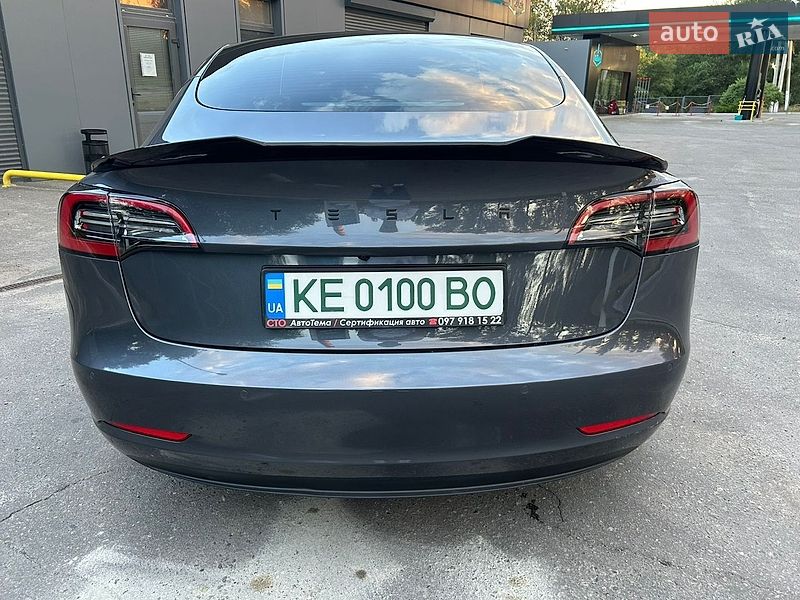 Седан Tesla Model 3 2021 в Дніпрі