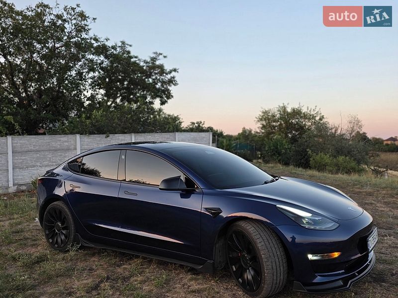 Седан Tesla Model 3 2023 в Кривом Роге