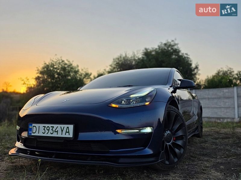 Седан Tesla Model 3 2023 в Кривом Роге