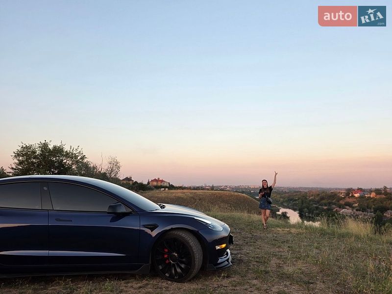 Седан Tesla Model 3 2023 в Кривом Роге