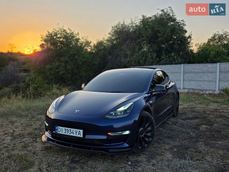 Седан Tesla Model 3 2023 в Кривом Роге