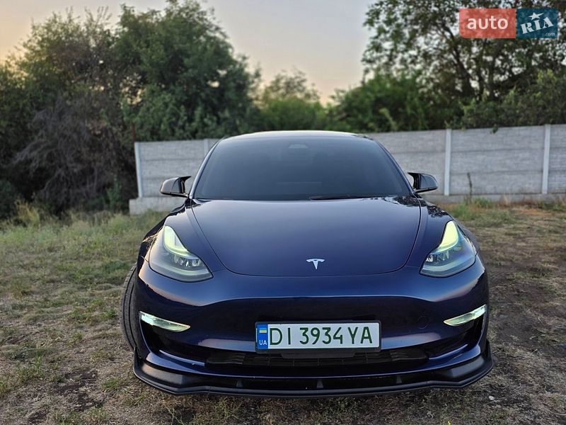 Седан Tesla Model 3 2023 в Кривом Роге