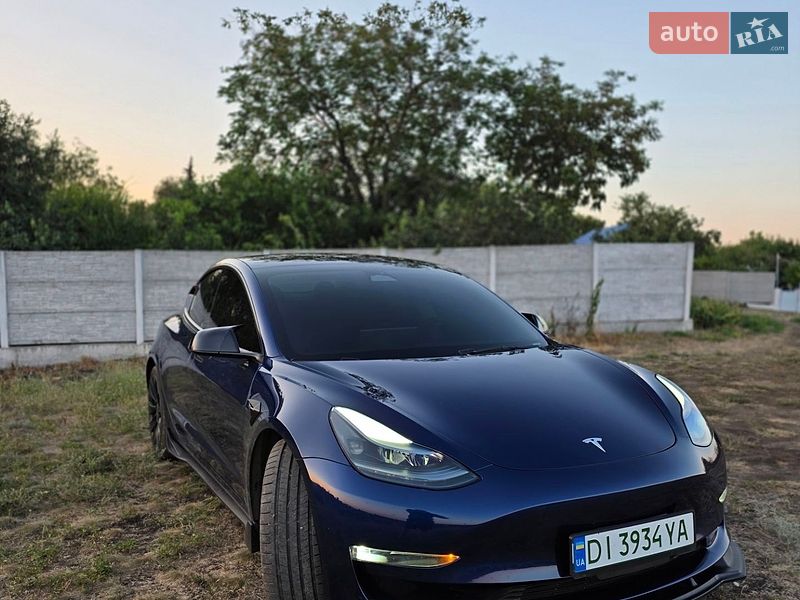 Седан Tesla Model 3 2023 в Кривом Роге
