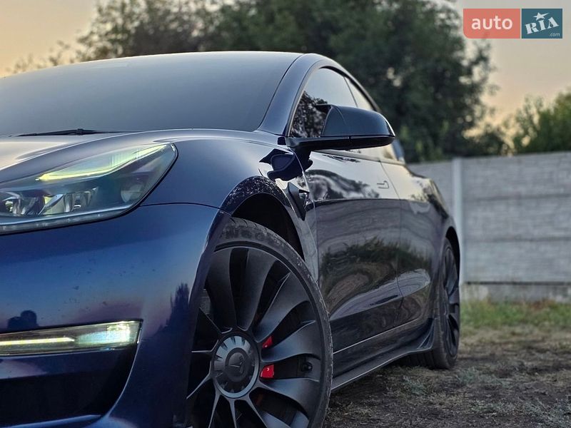 Седан Tesla Model 3 2023 в Кривом Роге