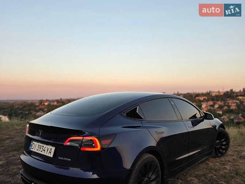 Седан Tesla Model 3 2023 в Кривом Роге