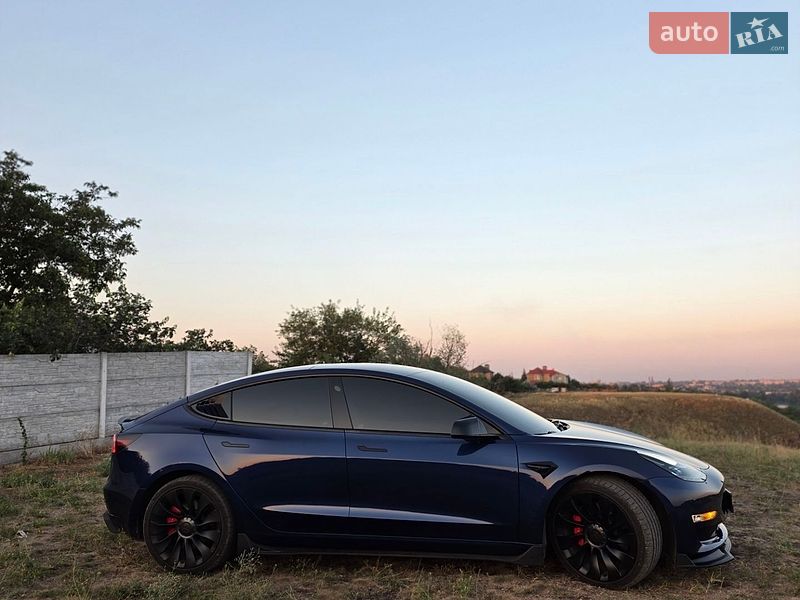 Седан Tesla Model 3 2023 в Кривом Роге