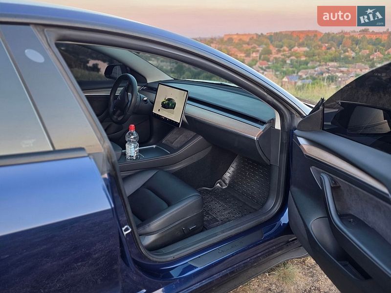 Седан Tesla Model 3 2023 в Кривом Роге