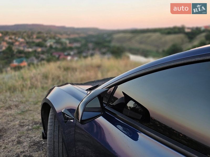 Седан Tesla Model 3 2023 в Кривом Роге