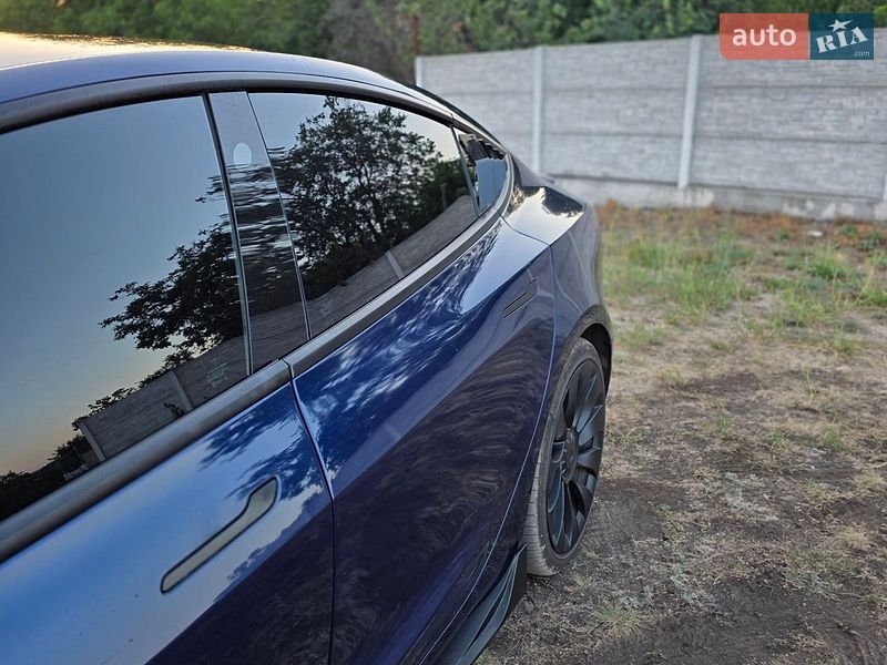 Седан Tesla Model 3 2023 в Кривом Роге