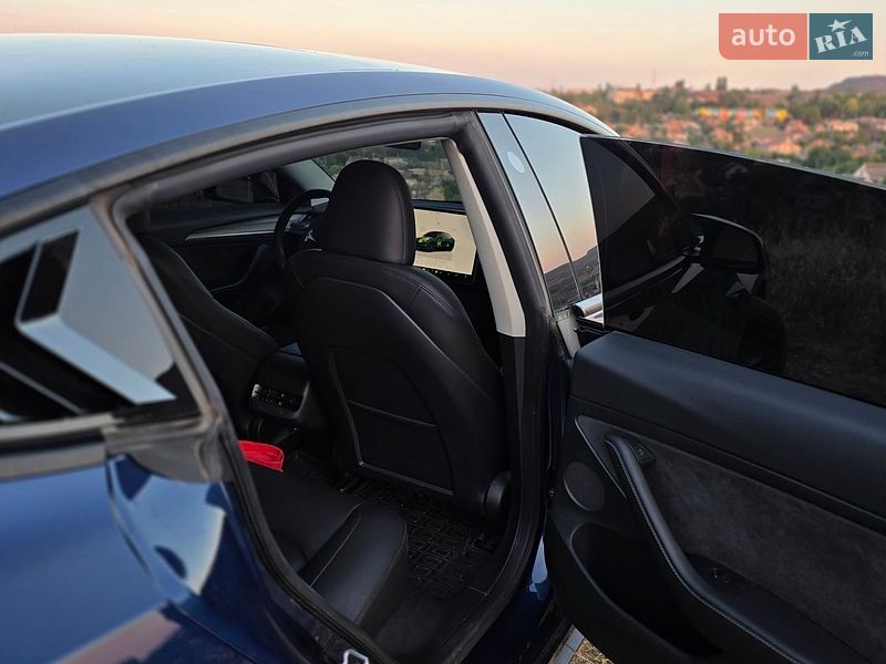 Седан Tesla Model 3 2023 в Кривом Роге