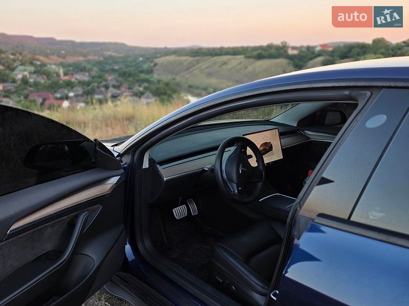 Седан Tesla Model 3 2023 в Кривом Роге