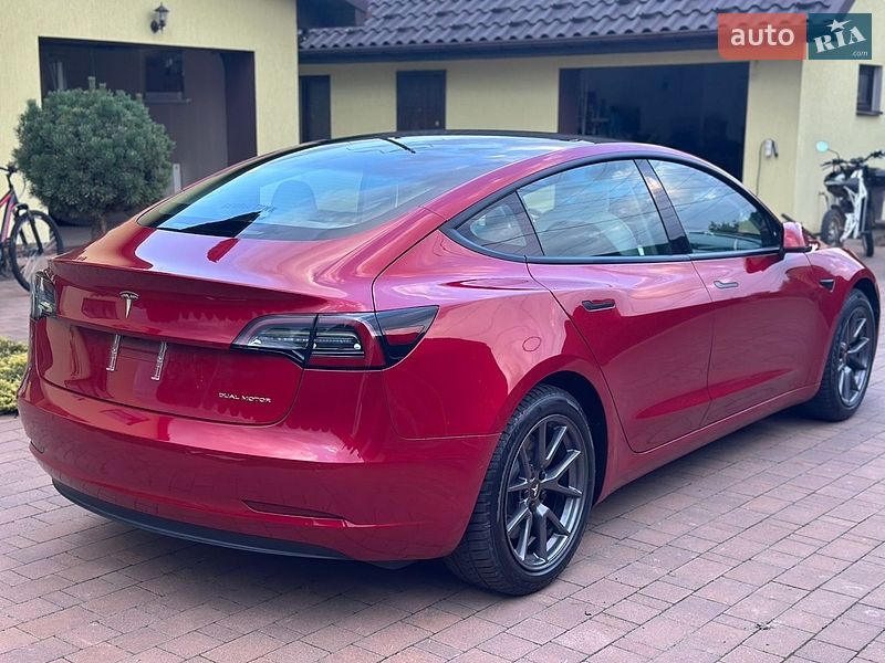Седан Tesla Model 3 2021 в Виннице