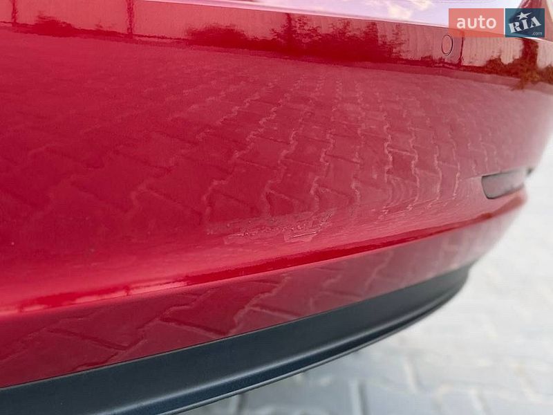 Седан Tesla Model 3 2018 в Вишневом