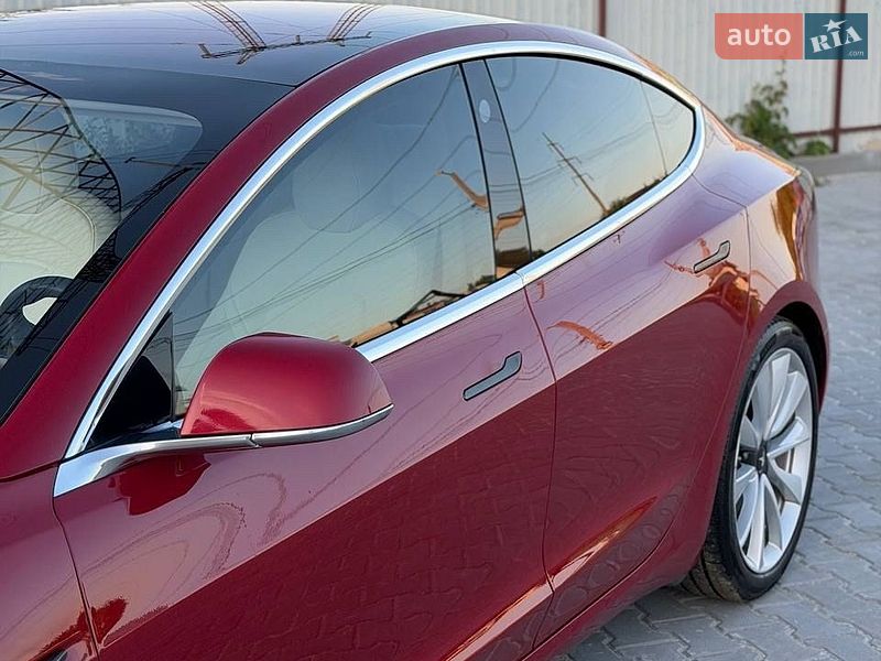 Седан Tesla Model 3 2018 в Вишневом