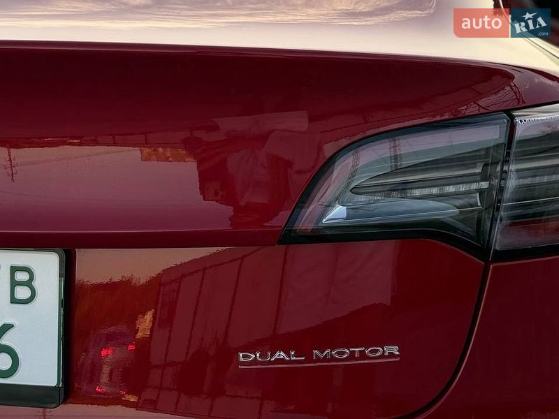 Седан Tesla Model 3 2018 в Вишневом