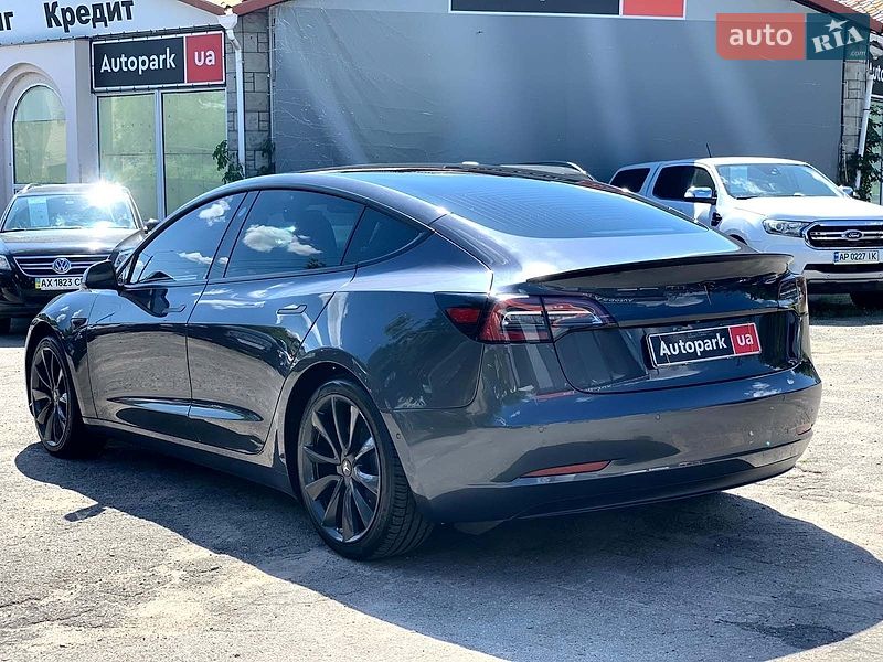 Седан Tesla Model 3 2020 в Виннице