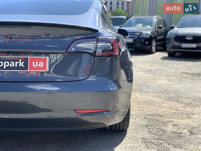 Седан Tesla Model 3 2020 в Виннице