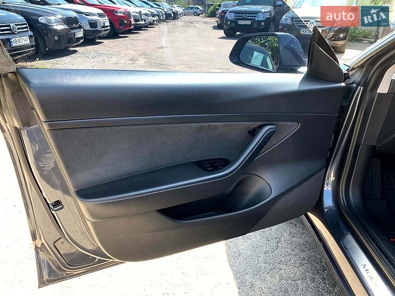 Седан Tesla Model 3 2020 в Виннице