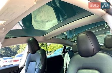 Седан Tesla Model 3 2020 в Виннице