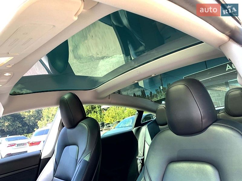 Седан Tesla Model 3 2020 в Виннице