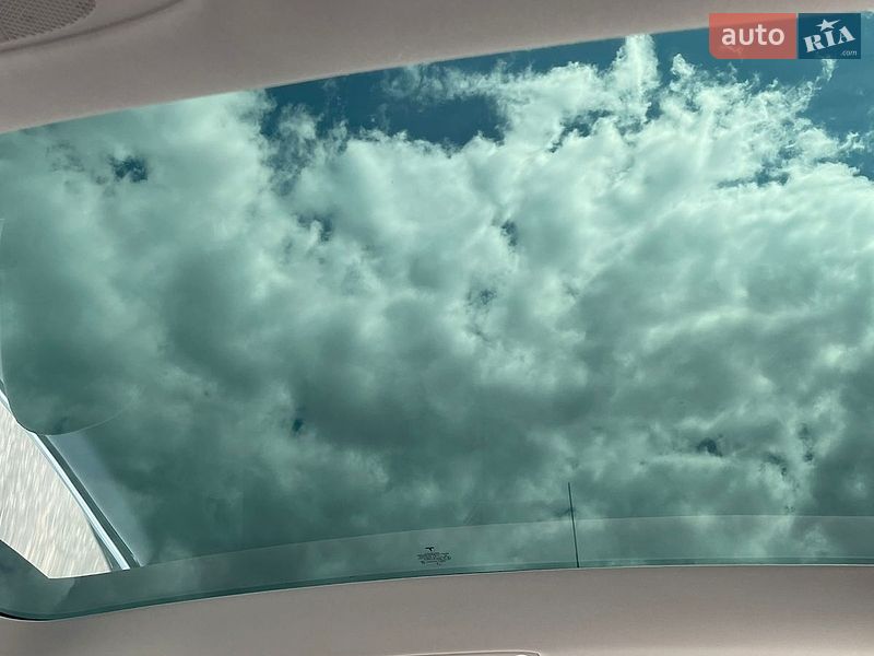 Седан Tesla Model 3 2019 в Львові