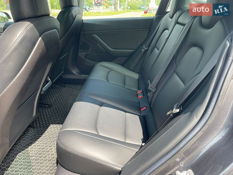 Седан Tesla Model 3 2019 в Львові