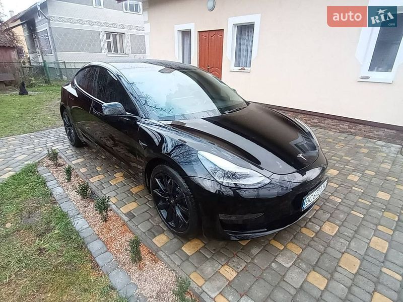 Седан Tesla Model 3 2022 в Дрогобыче