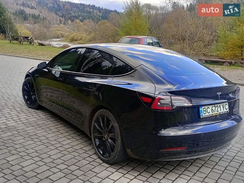 Седан Tesla Model 3 2022 в Дрогобыче