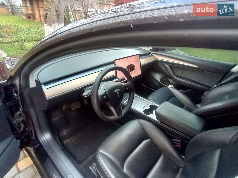 Седан Tesla Model 3 2022 в Дрогобыче