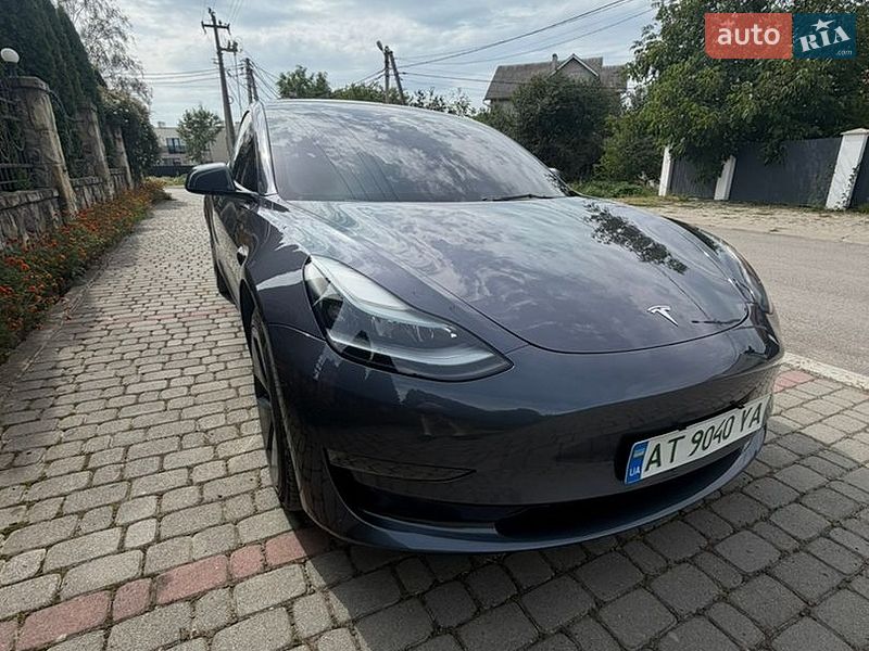 Седан Tesla Model 3 2023 в Ивано-Франковске
