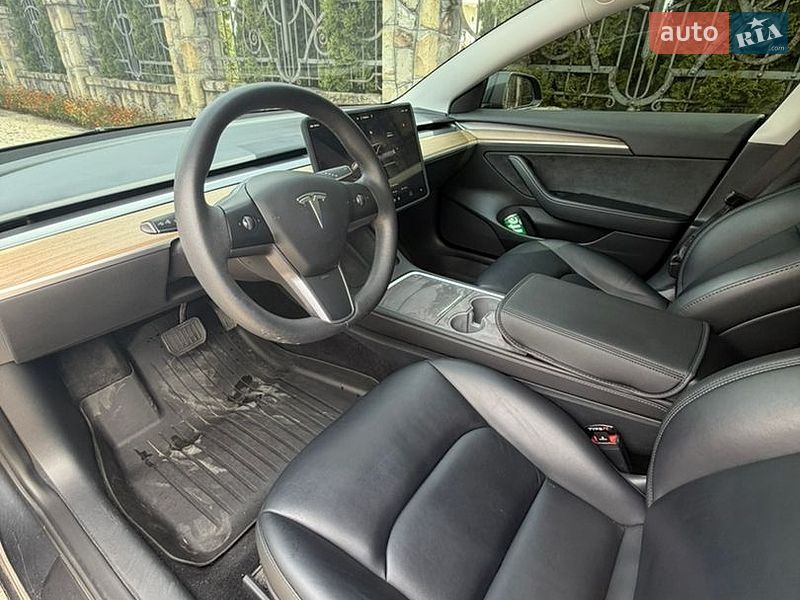 Седан Tesla Model 3 2023 в Ивано-Франковске