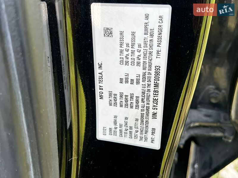 Седан Tesla Model 3 2021 в Волочиську