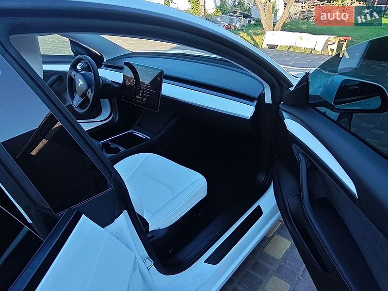 Седан Tesla Model 3 2022 в Верхнеднепровске