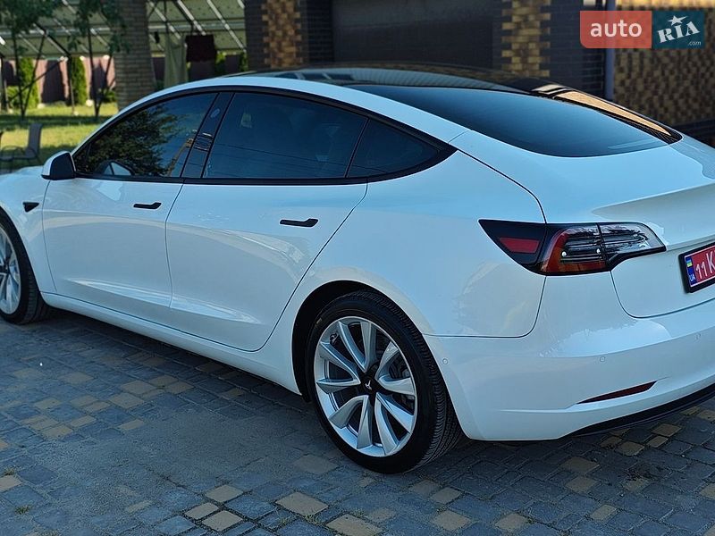 Седан Tesla Model 3 2022 в Верхнеднепровске