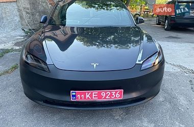 Седан Tesla Model 3 2024 в Умани